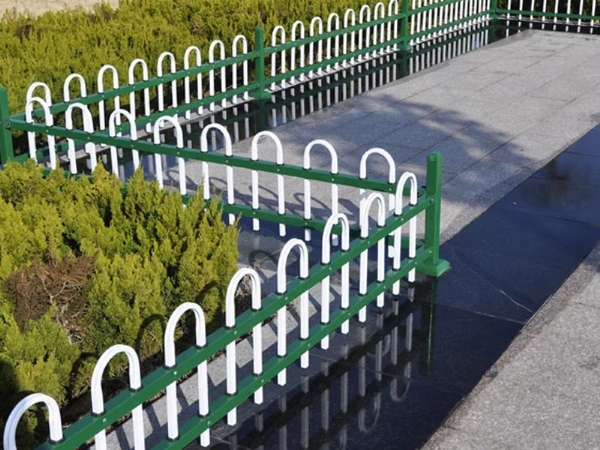草坪护栏